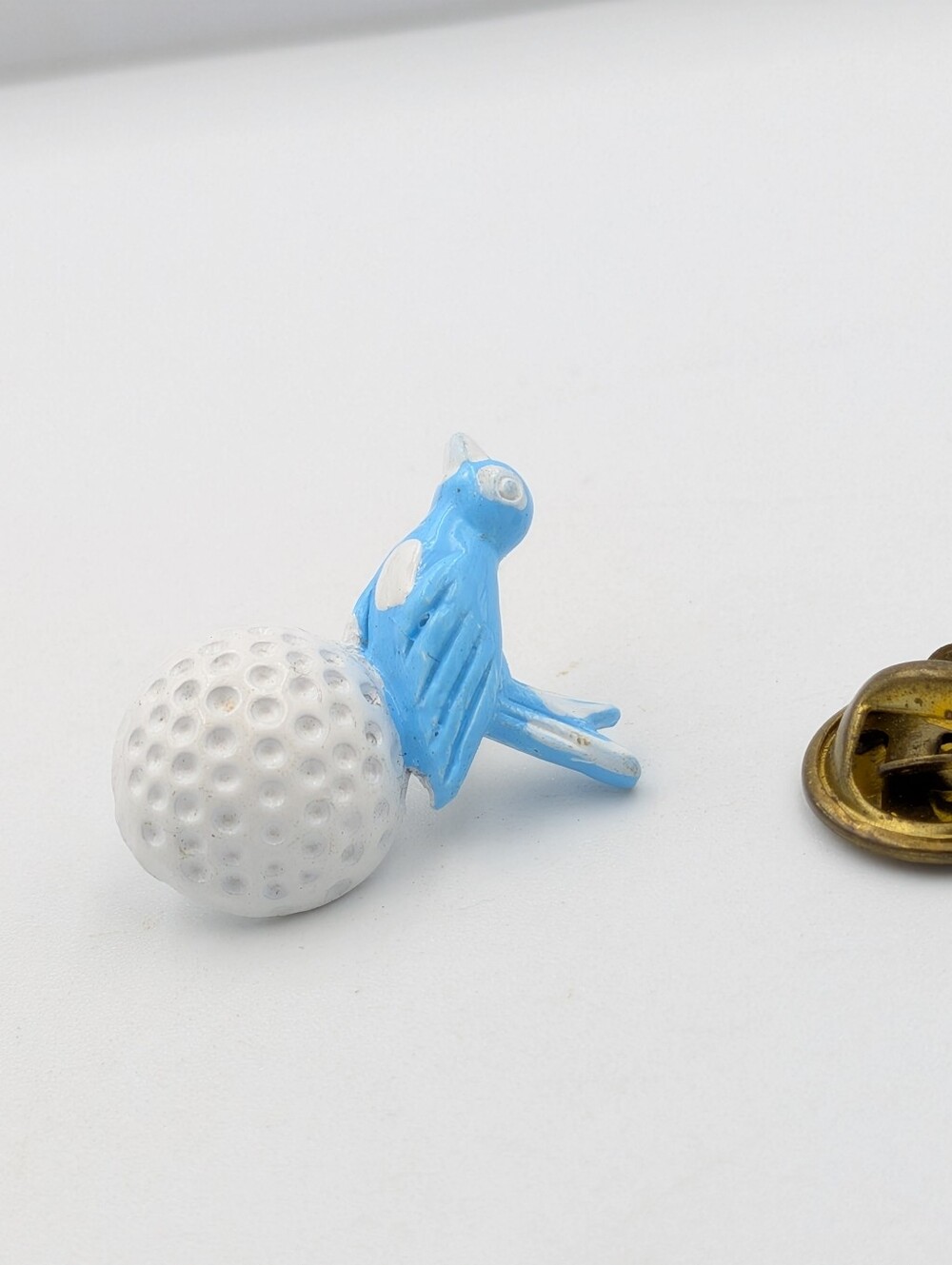 Blue Vintage Bird on Golf Ball Birdie Golfing Sport Hat or Lapel Pin Pinback